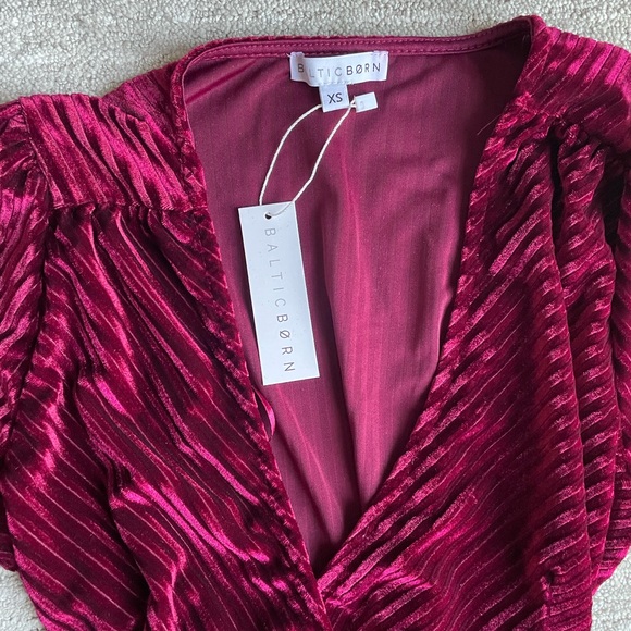 NWT Baltic Born Jada Velvet Wrap Dress - XS - Picture 4 of 6